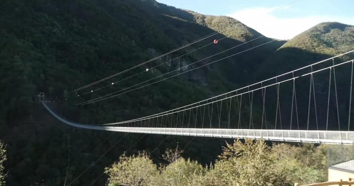 義大利瓦爾瓦羅內山谷的礦工之橋，橫跨深谷的鋼索吊橋
